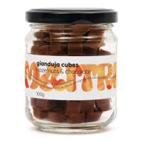 cuburi-de-ciocolata-neagra-cu-alune-de-padure-crocante-gianduja-cubes-200-g-maitri-7432.jpg